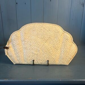 Vintage Genie Purse-Woven Straw-Shaped like a seashell (clam) excellent cond
